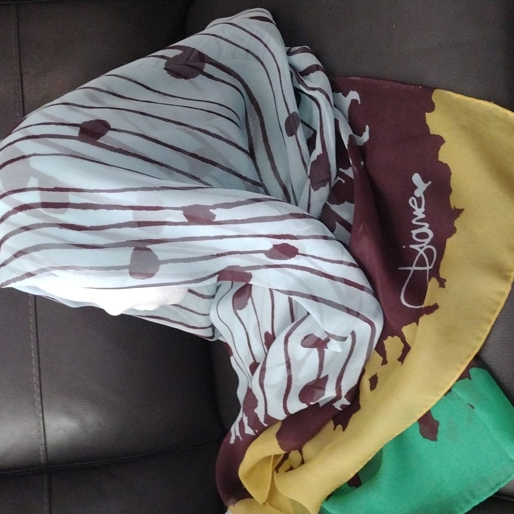 Diane Von Furstenberg scarf - Picture 2 of 7